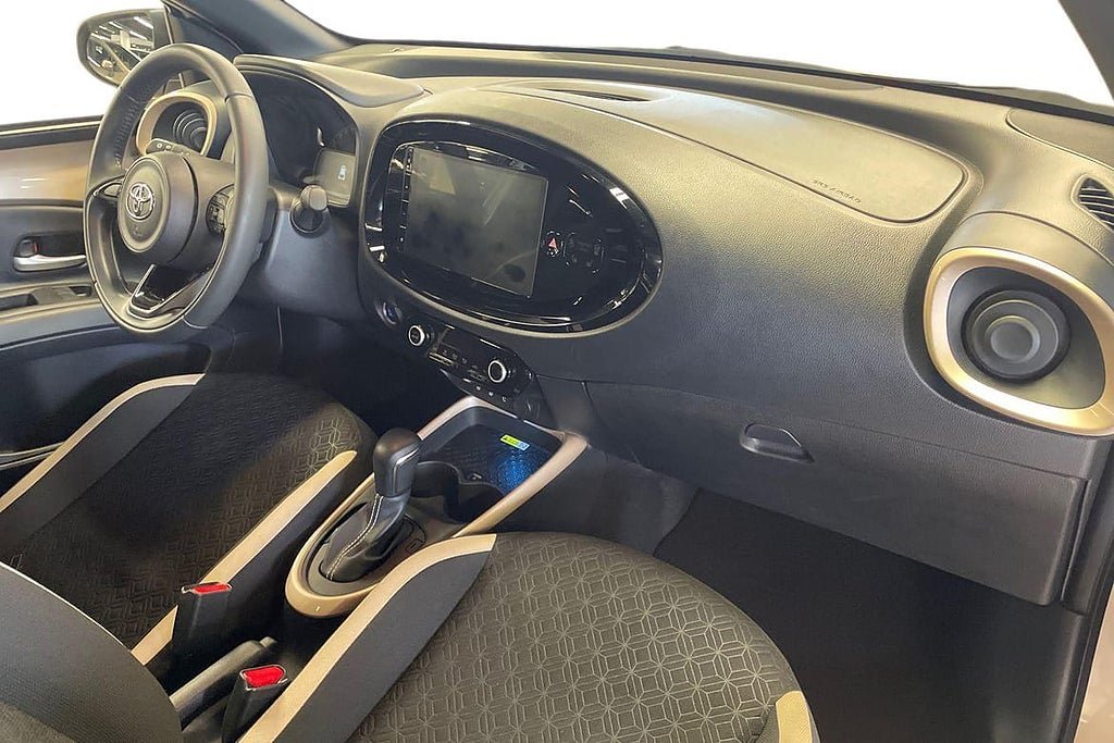 Vehicle Image 7