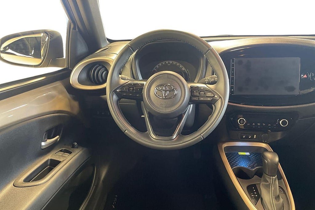 Vehicle Image 11