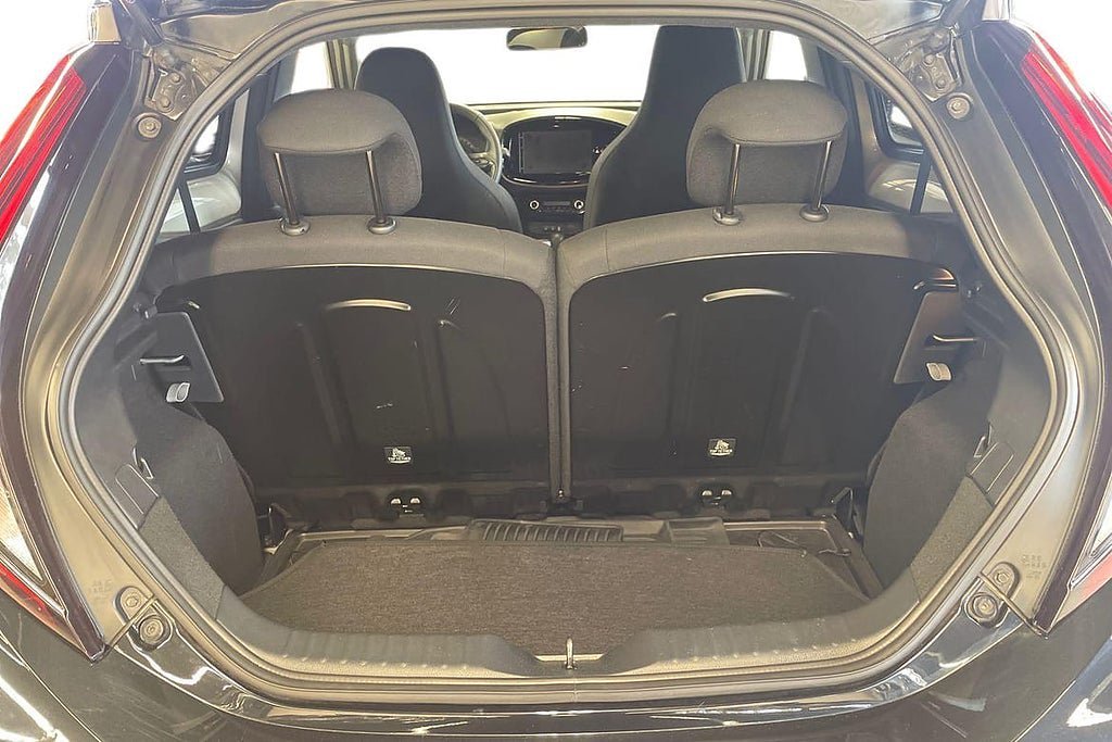Vehicle Image 12
