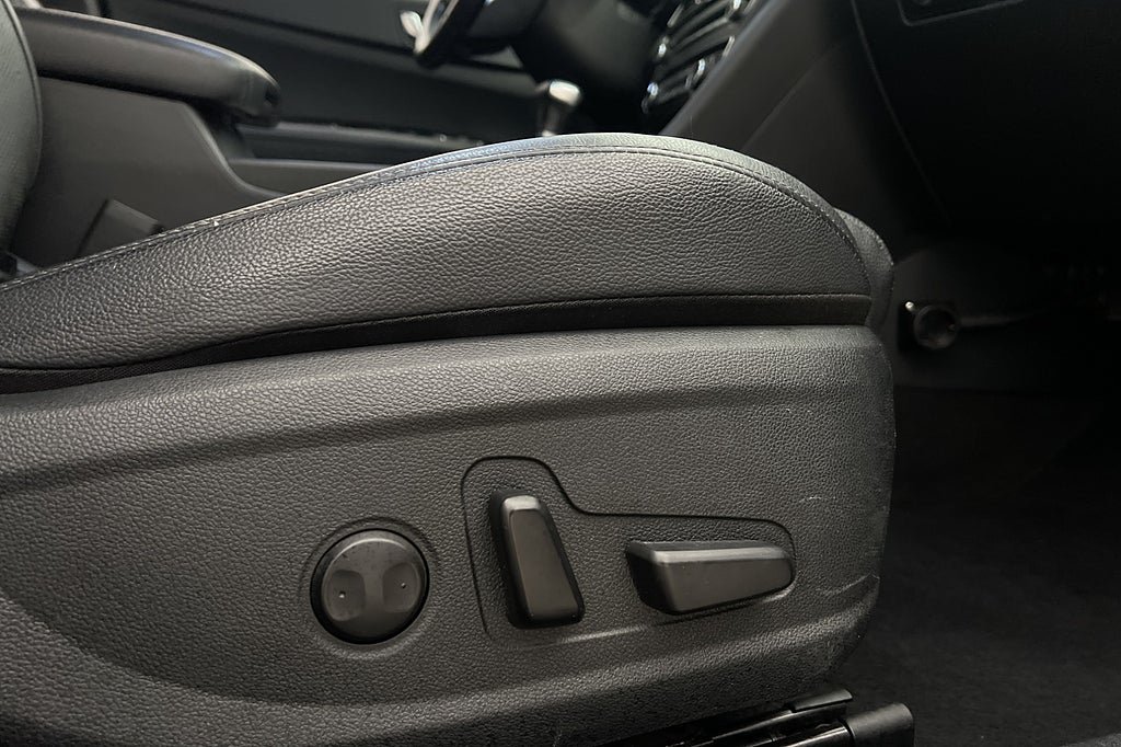 Vehicle Image 24