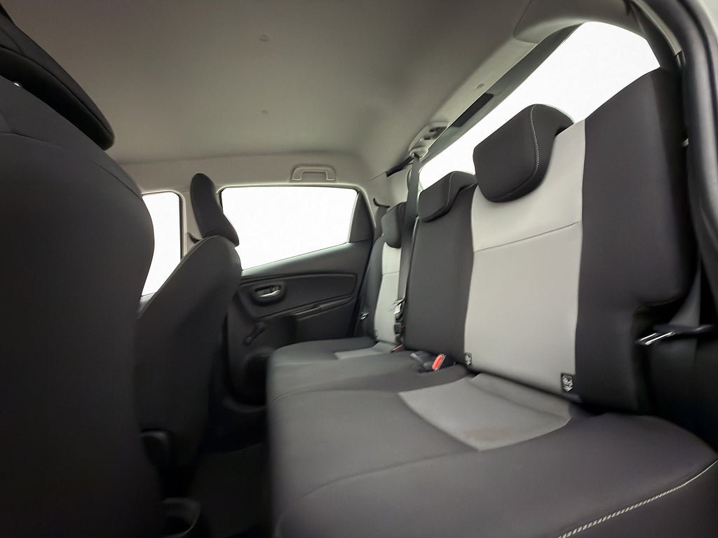 Vehicle Image 23