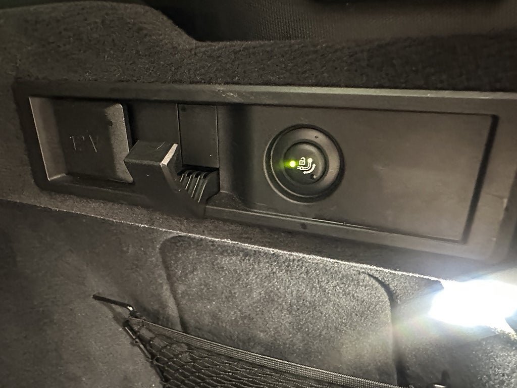 Vehicle Image 25