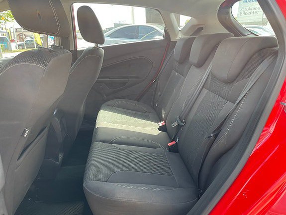 Vehicle Image 12