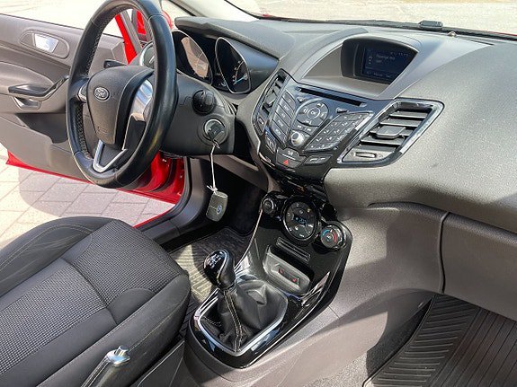 Vehicle Image 15