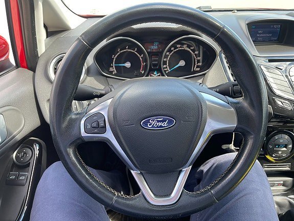 Vehicle Image 16