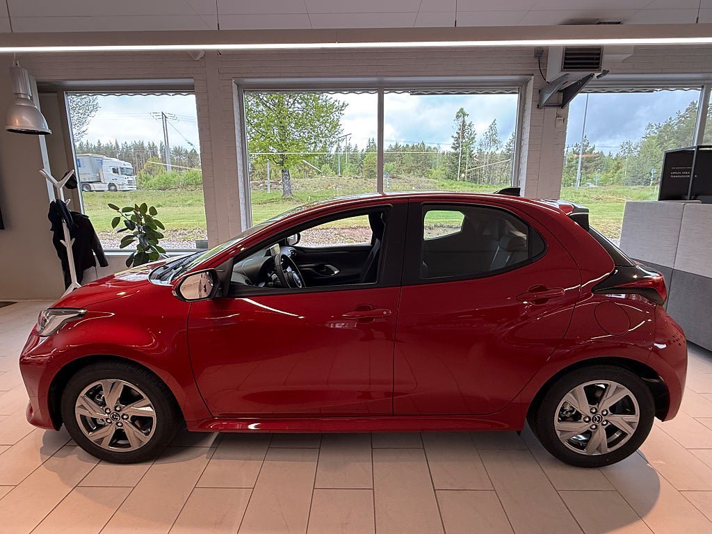 Vehicle Image 6