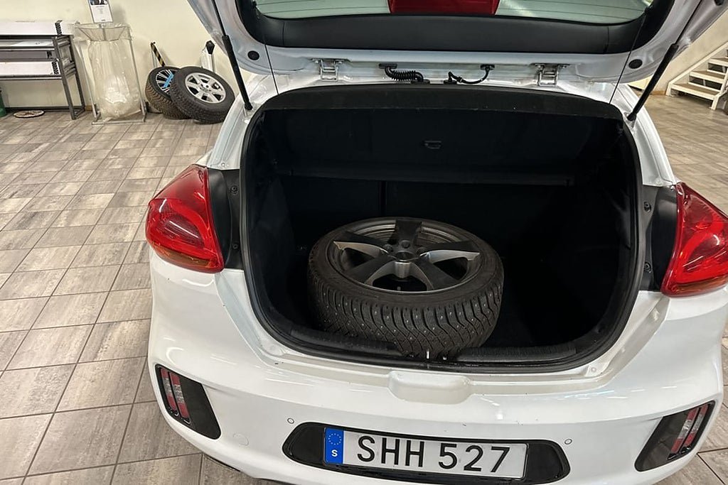 Vehicle Image 13