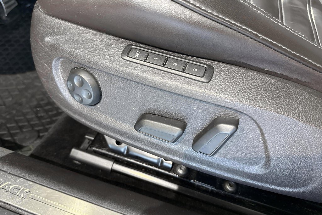 Vehicle Image 23