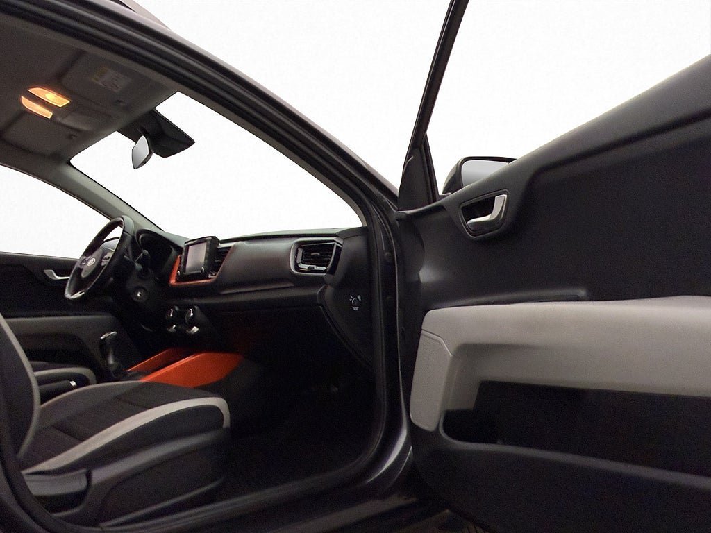 Vehicle Image 12