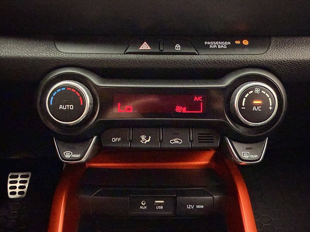 Vehicle Image 25