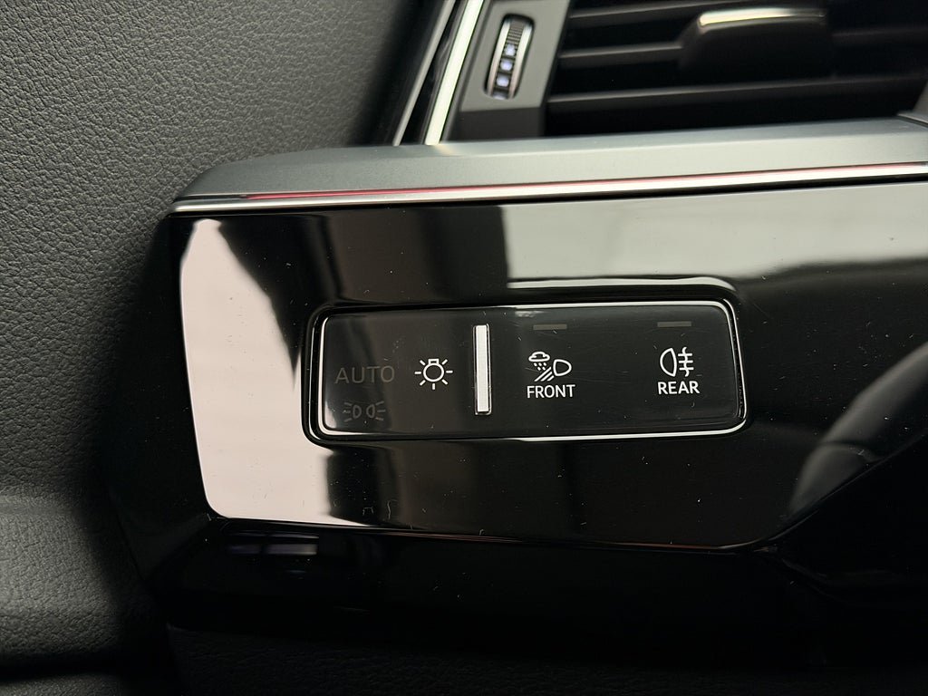 Vehicle Image 38