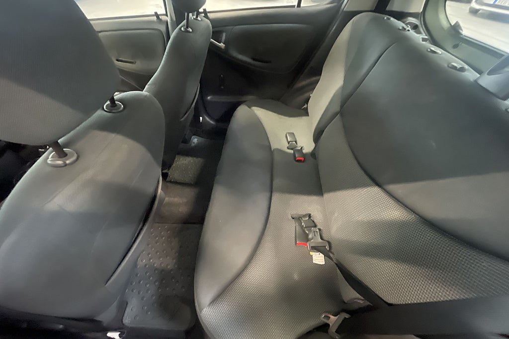 Vehicle Image 9