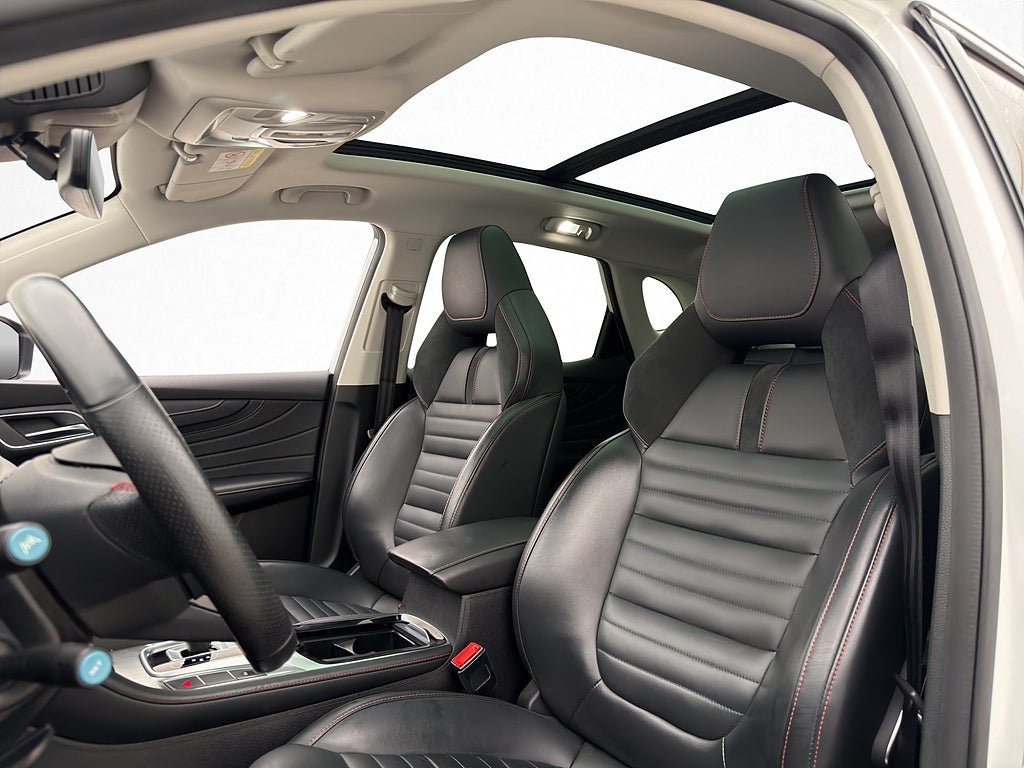 Vehicle Image 12