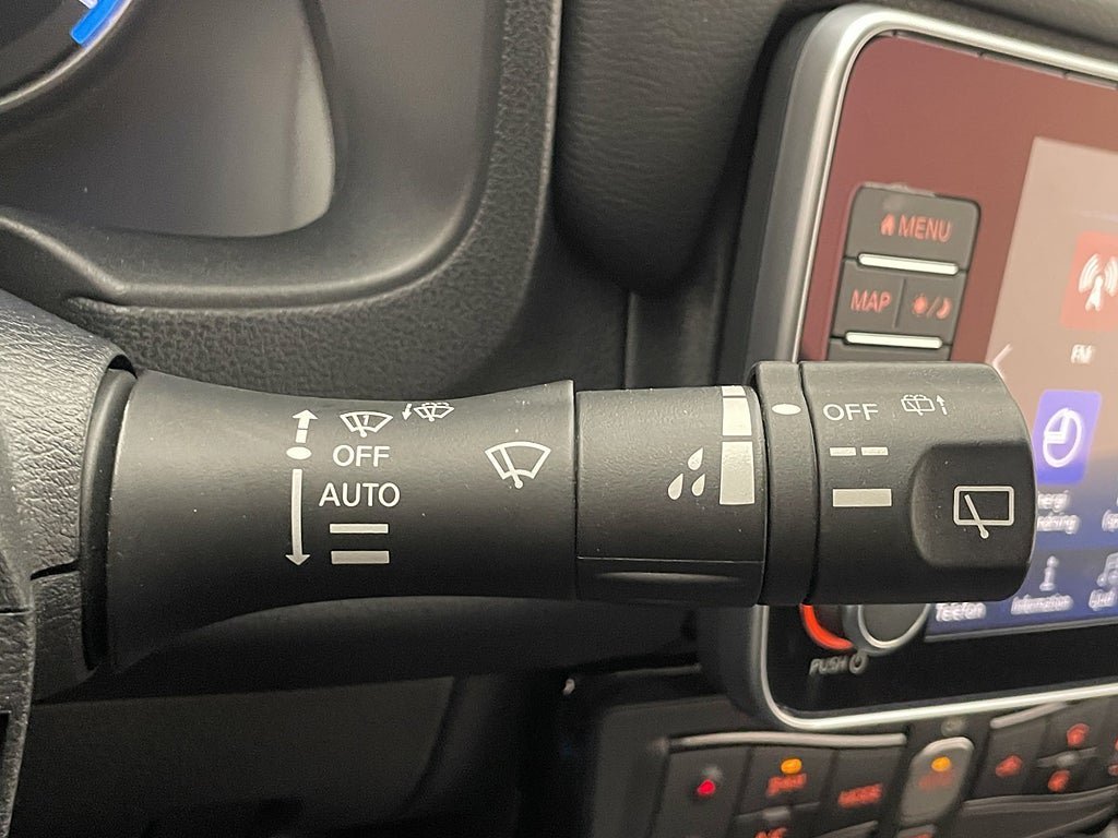 Vehicle Image 25