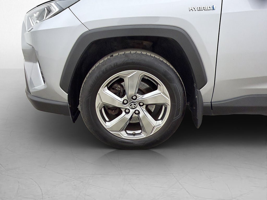 Vehicle Image 25