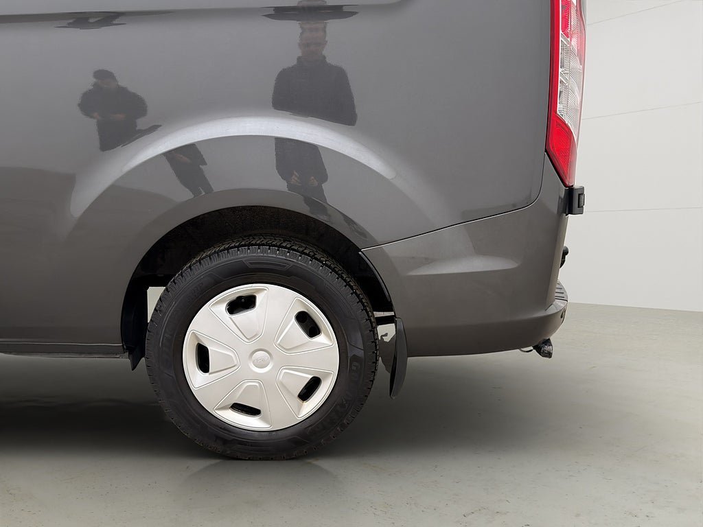 Vehicle Image 32