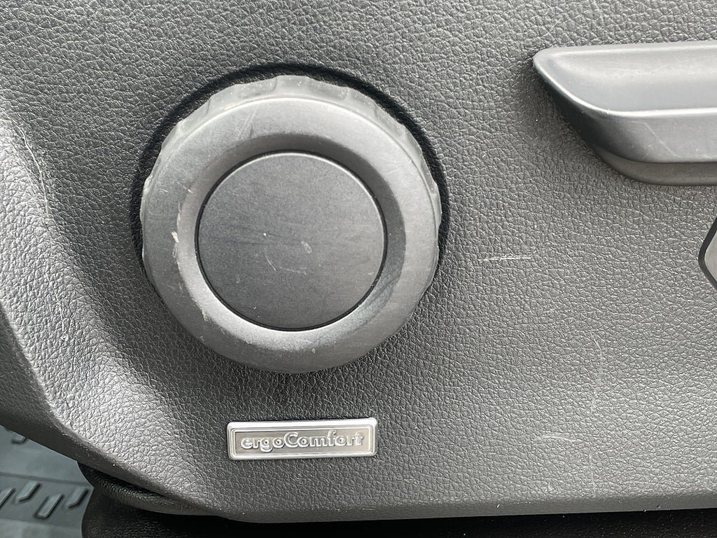 Vehicle Image 28