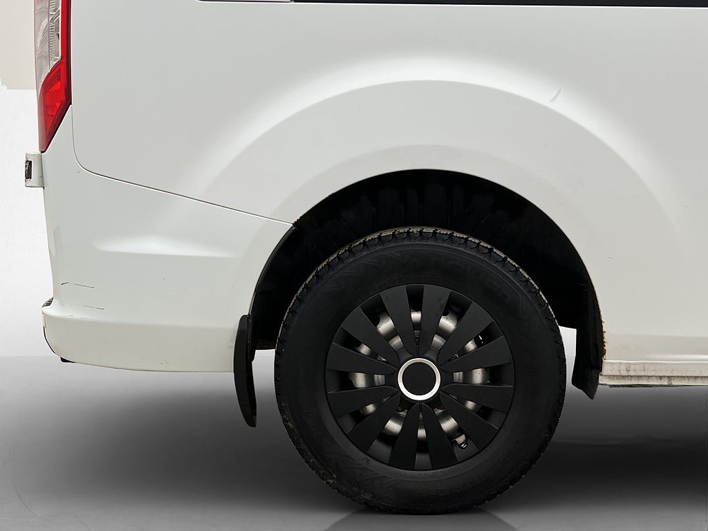 Vehicle Image 25