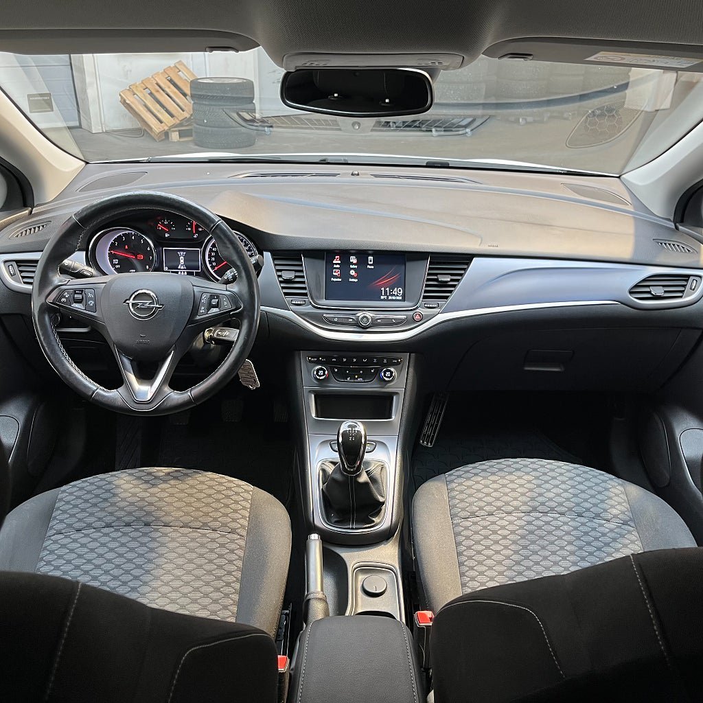 Vehicle Image 9