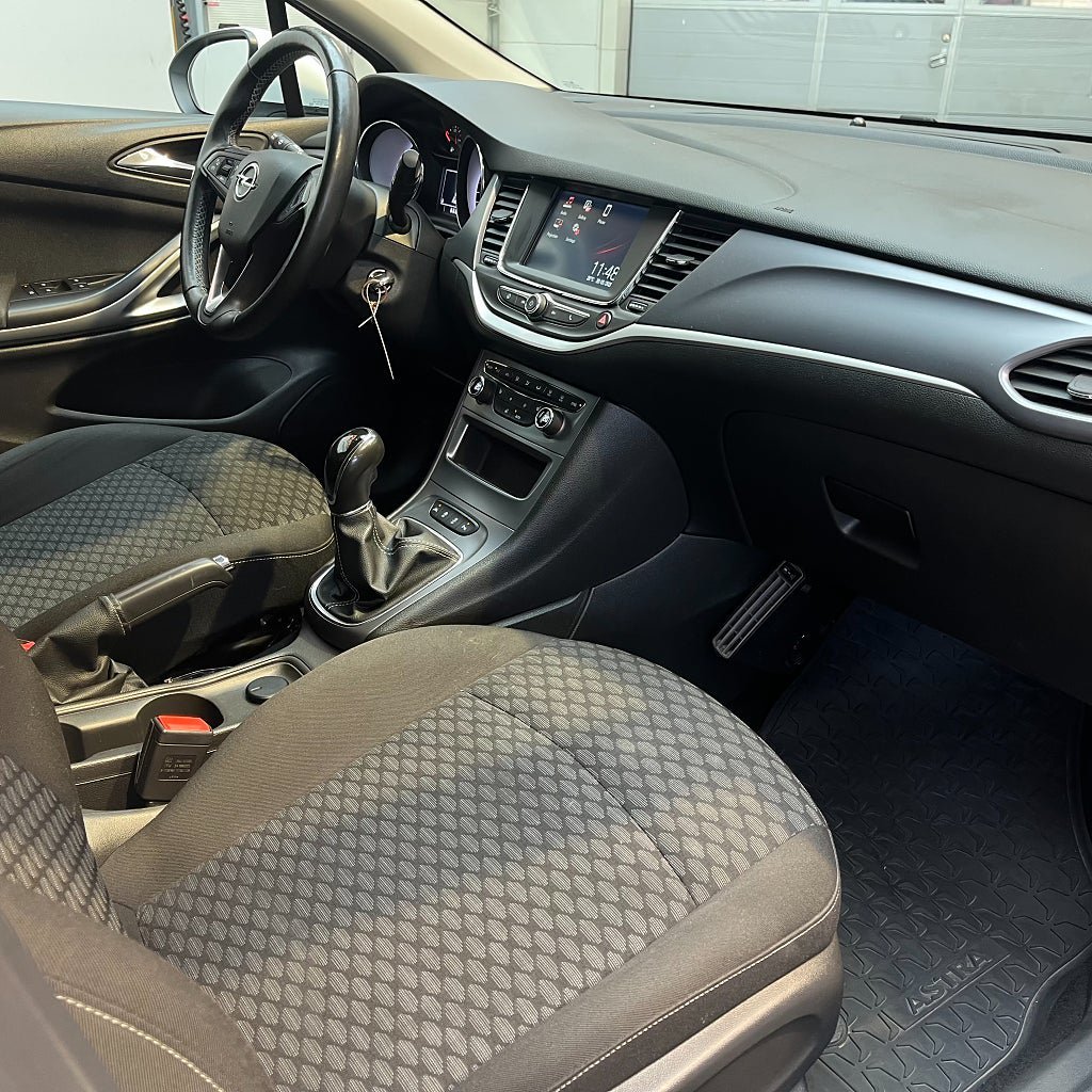 Vehicle Image 11