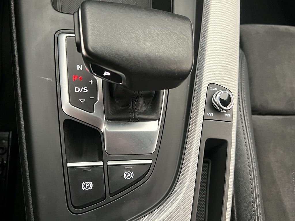 Vehicle Image 26