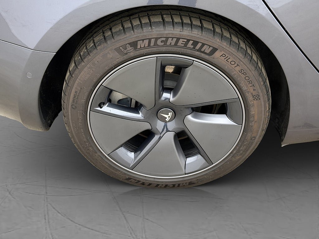 Vehicle Image 30