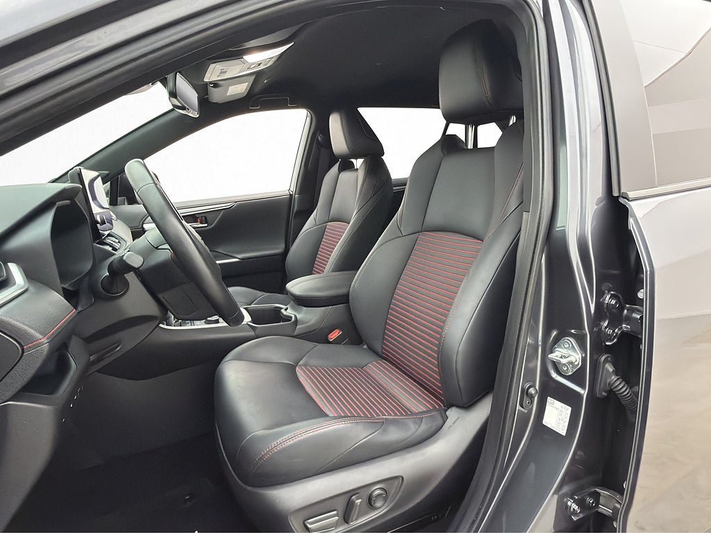 Vehicle Image 12