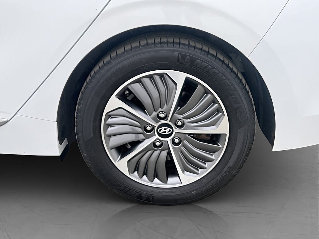 Vehicle Image 30
