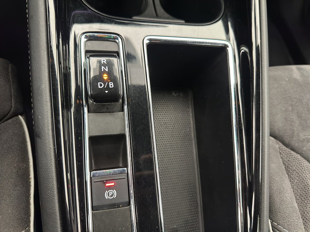 Vehicle Image 32