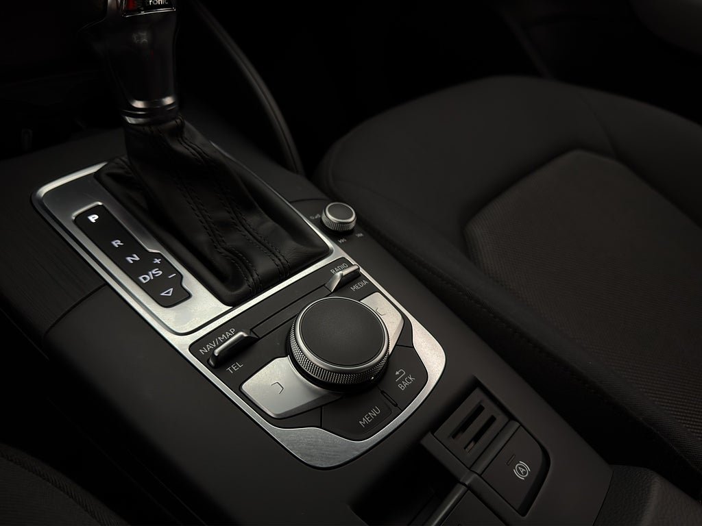 Vehicle Image 26