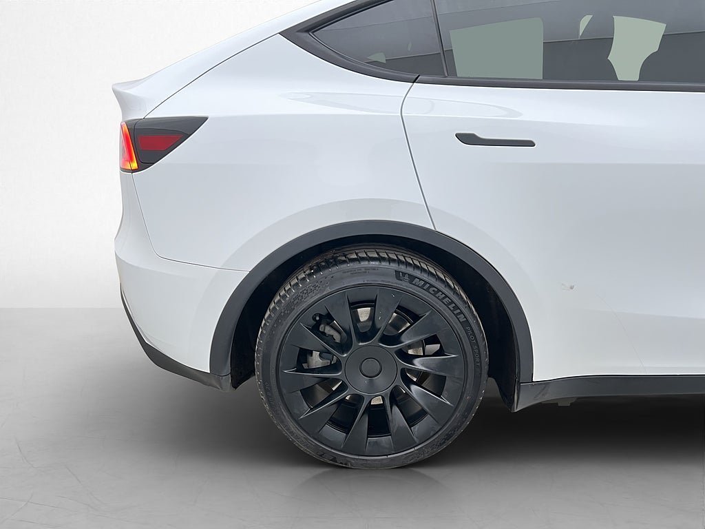 Vehicle Image 32