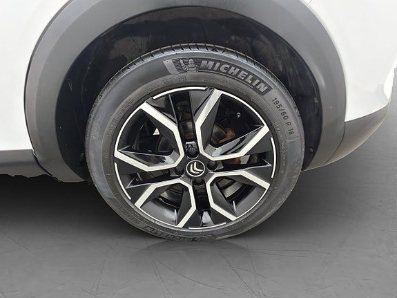 Vehicle Image 32