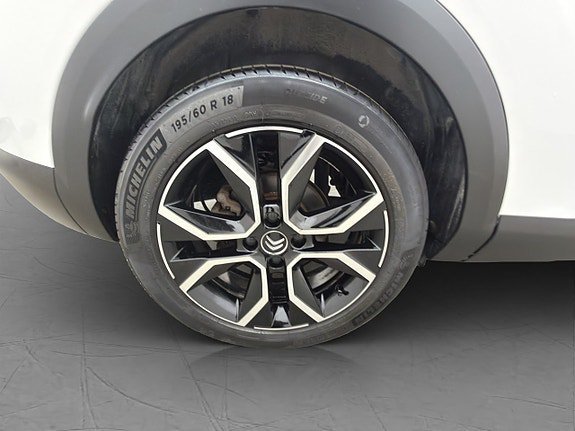 Vehicle Image 33
