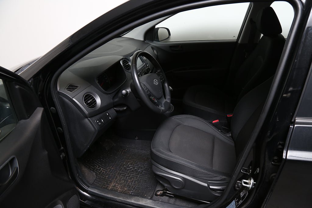Vehicle Image 10
