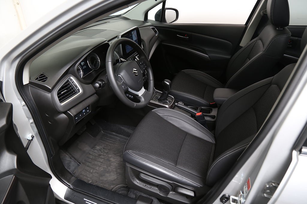 Vehicle Image 12