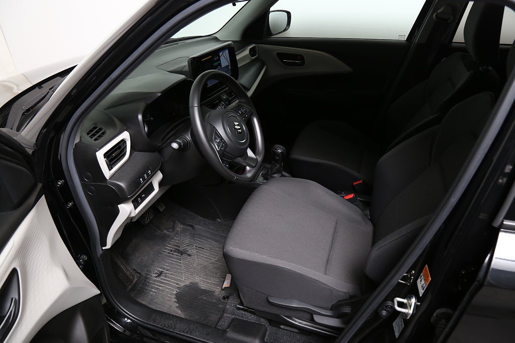 Vehicle Image 10