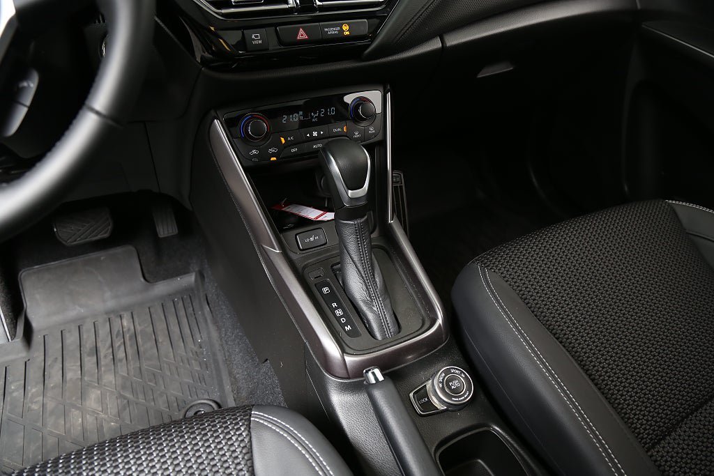 Vehicle Image 25