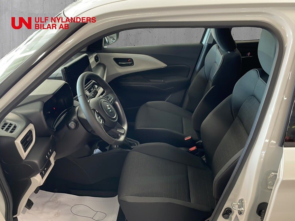 Vehicle Image 8