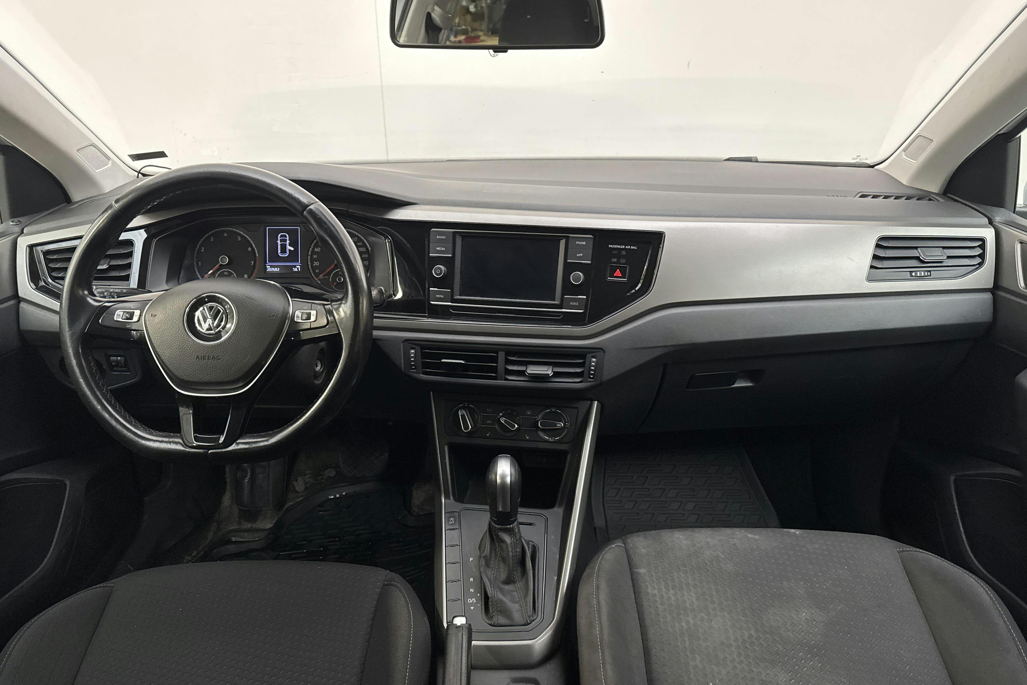 Vehicle Image 6