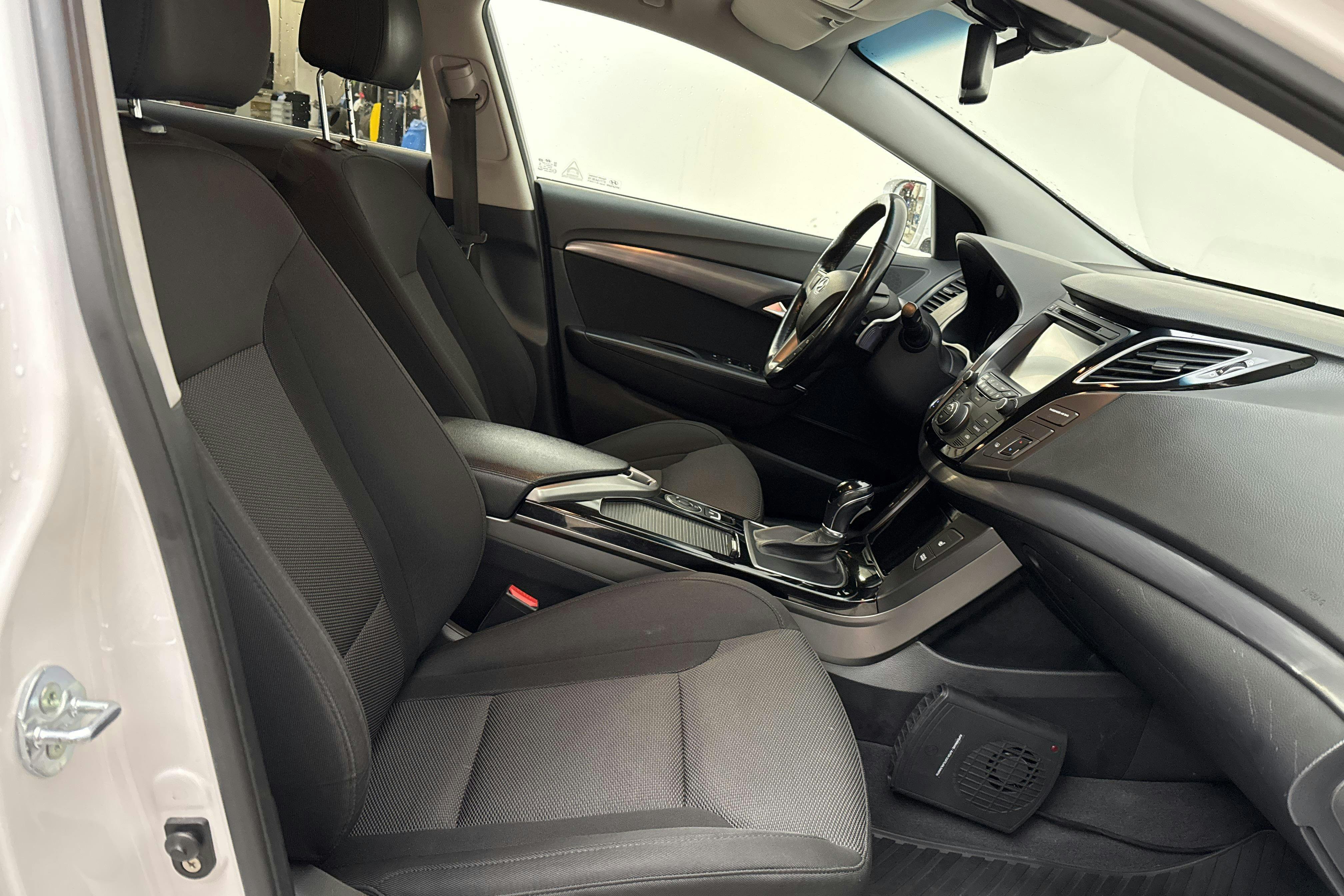 Vehicle Image 7