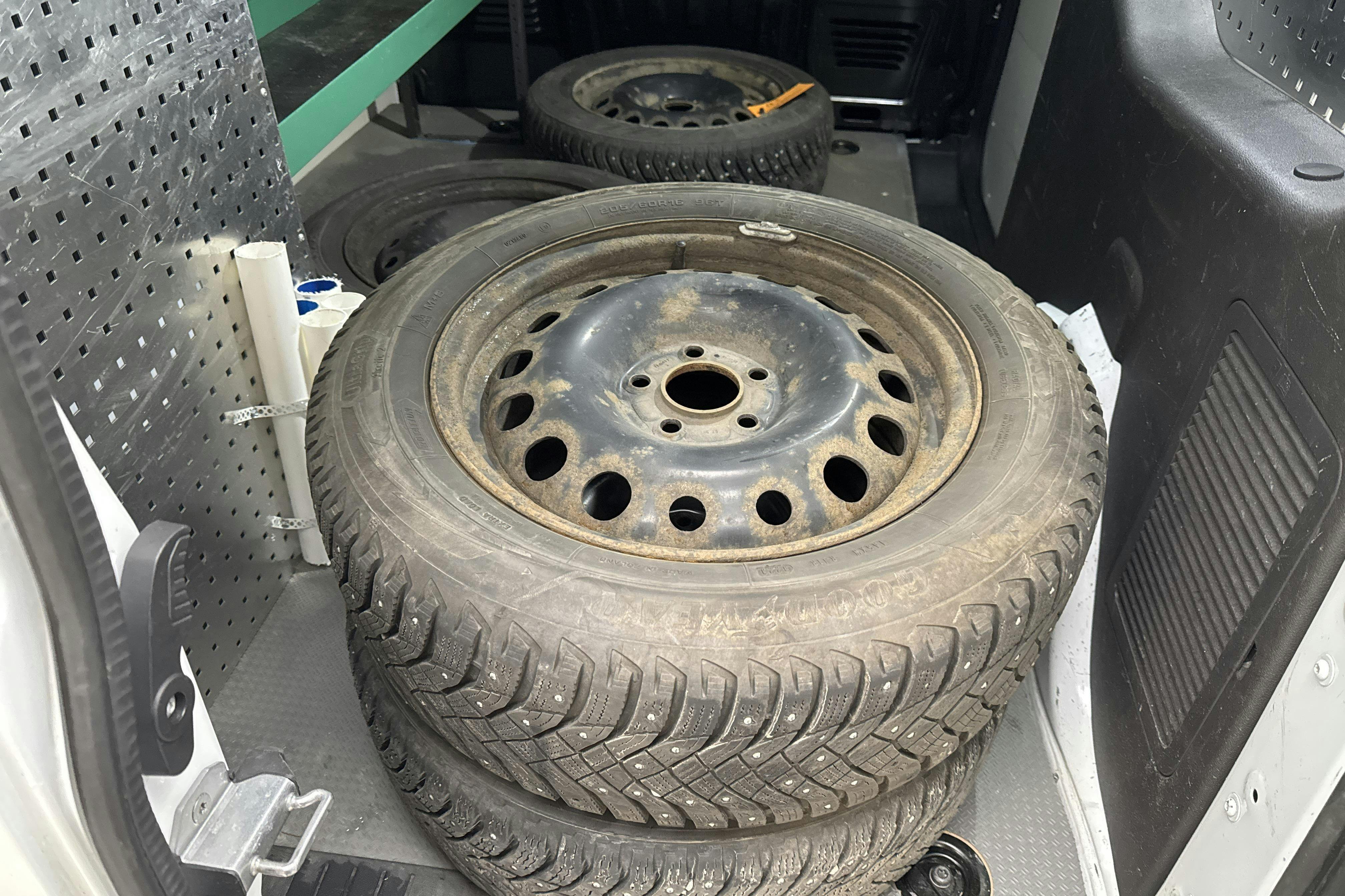 Vehicle Image 12