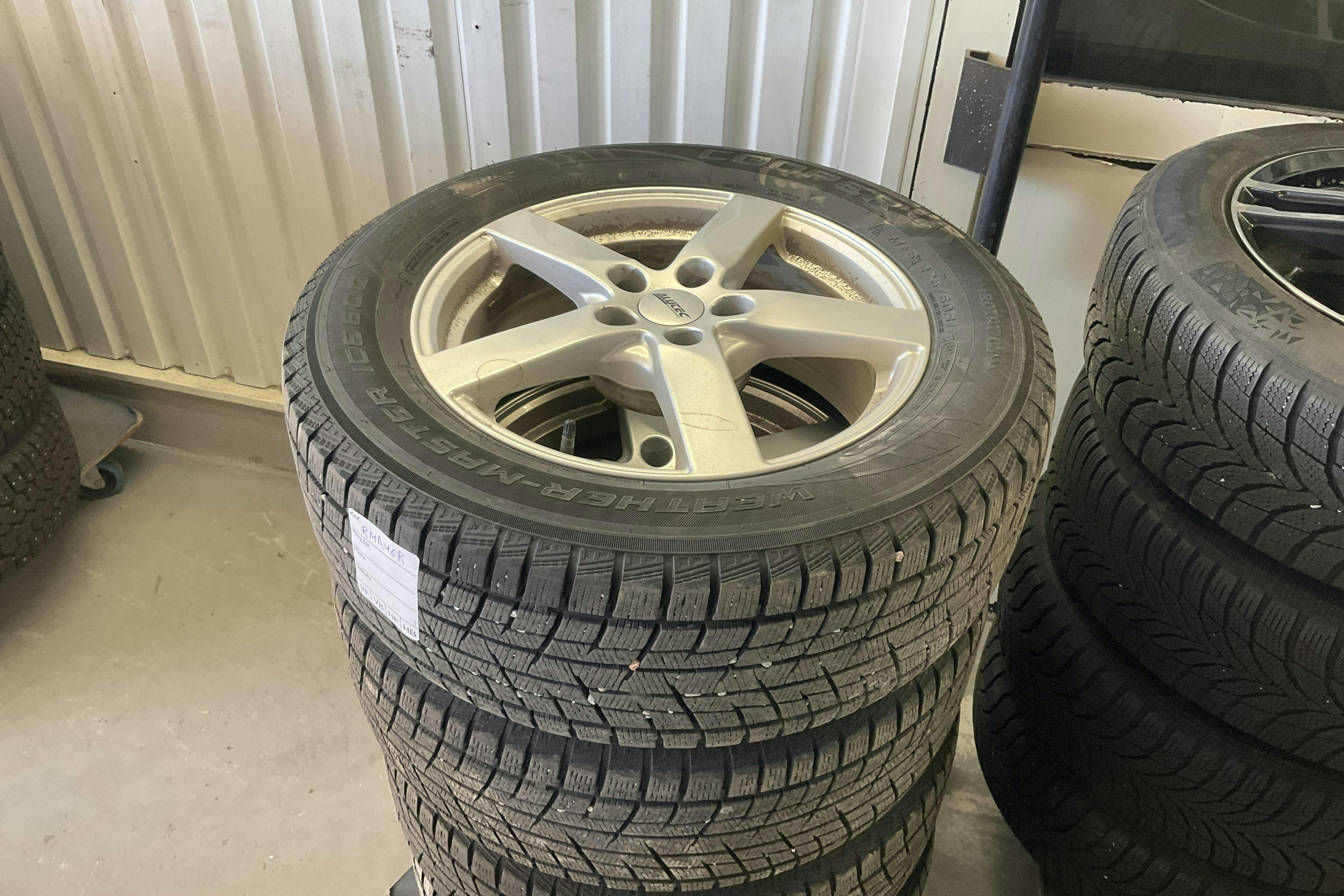 Vehicle Image 12
