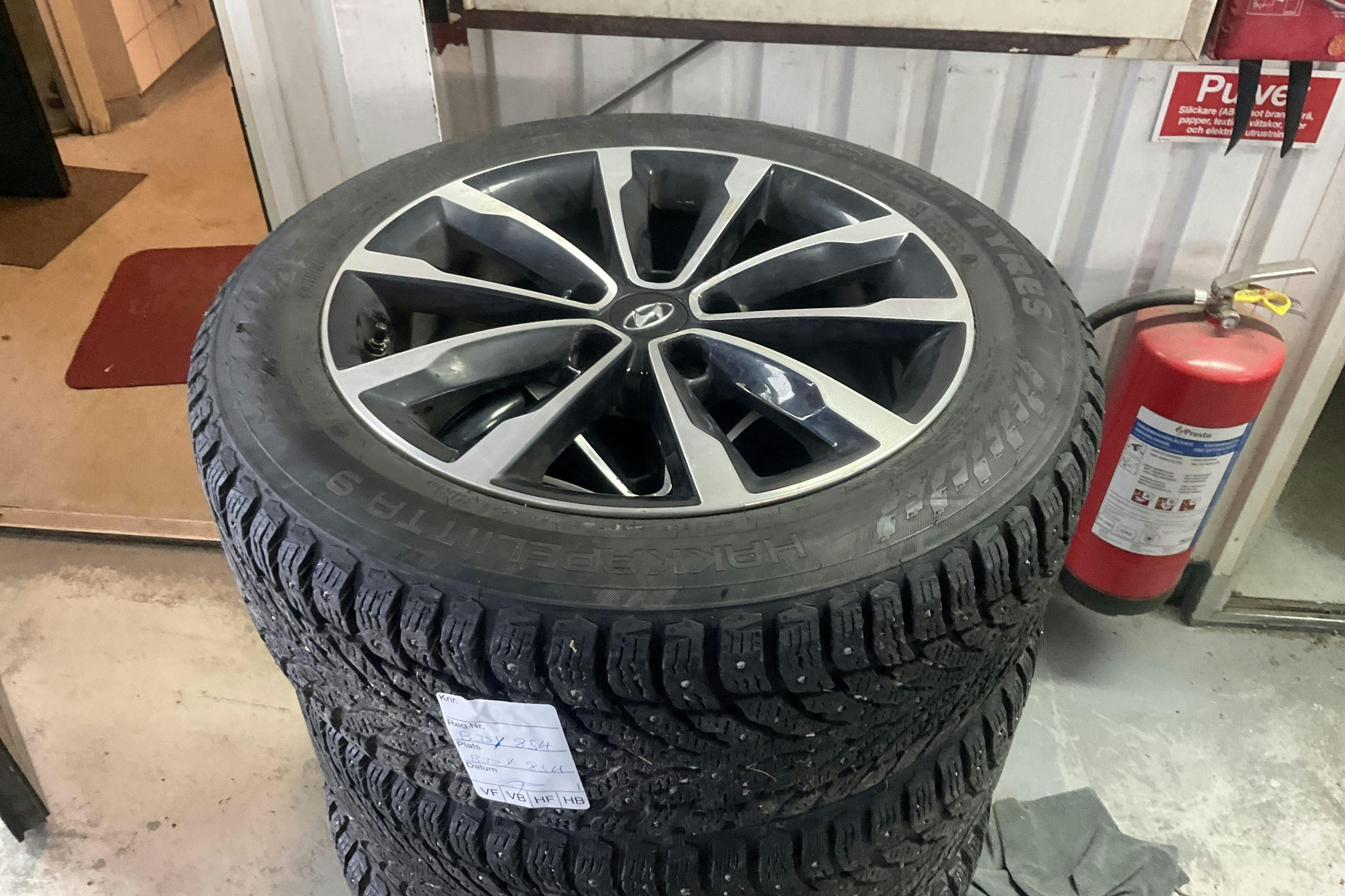Vehicle Image 12