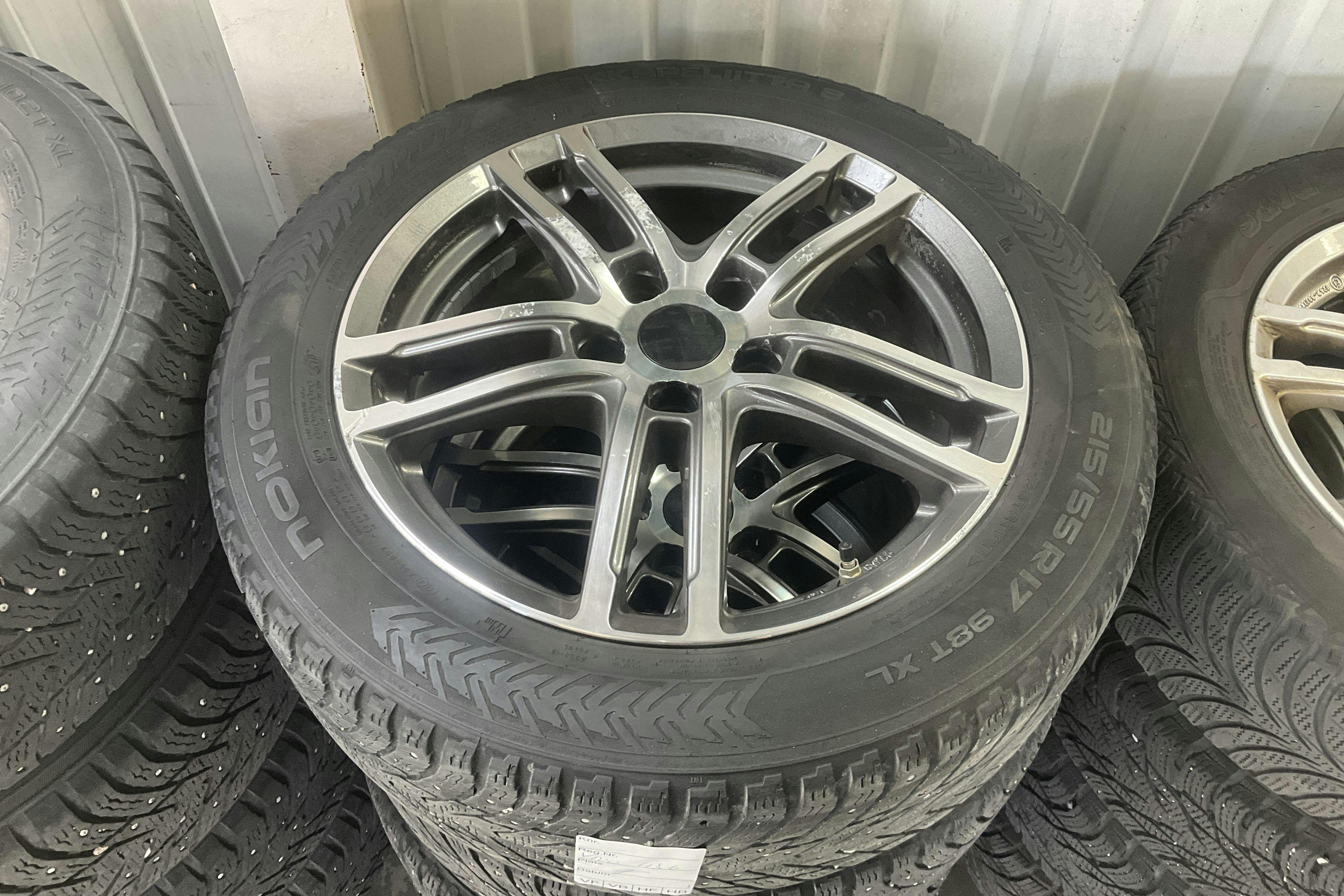 Vehicle Image 16