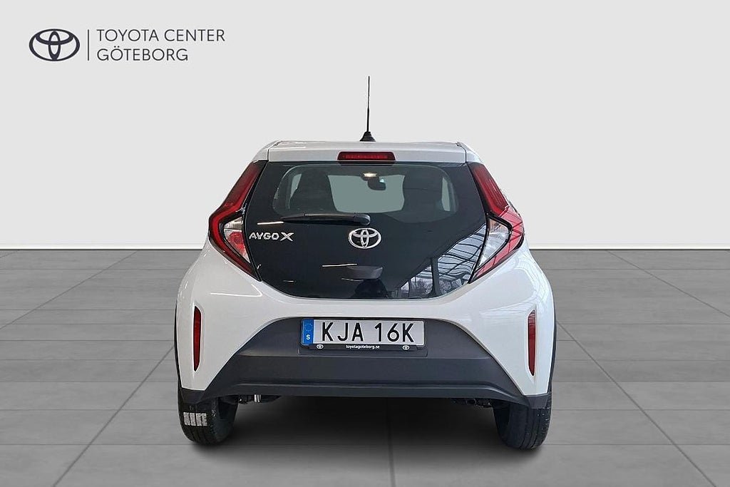 Vehicle Image 6