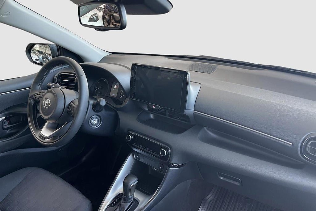 Vehicle Image 8