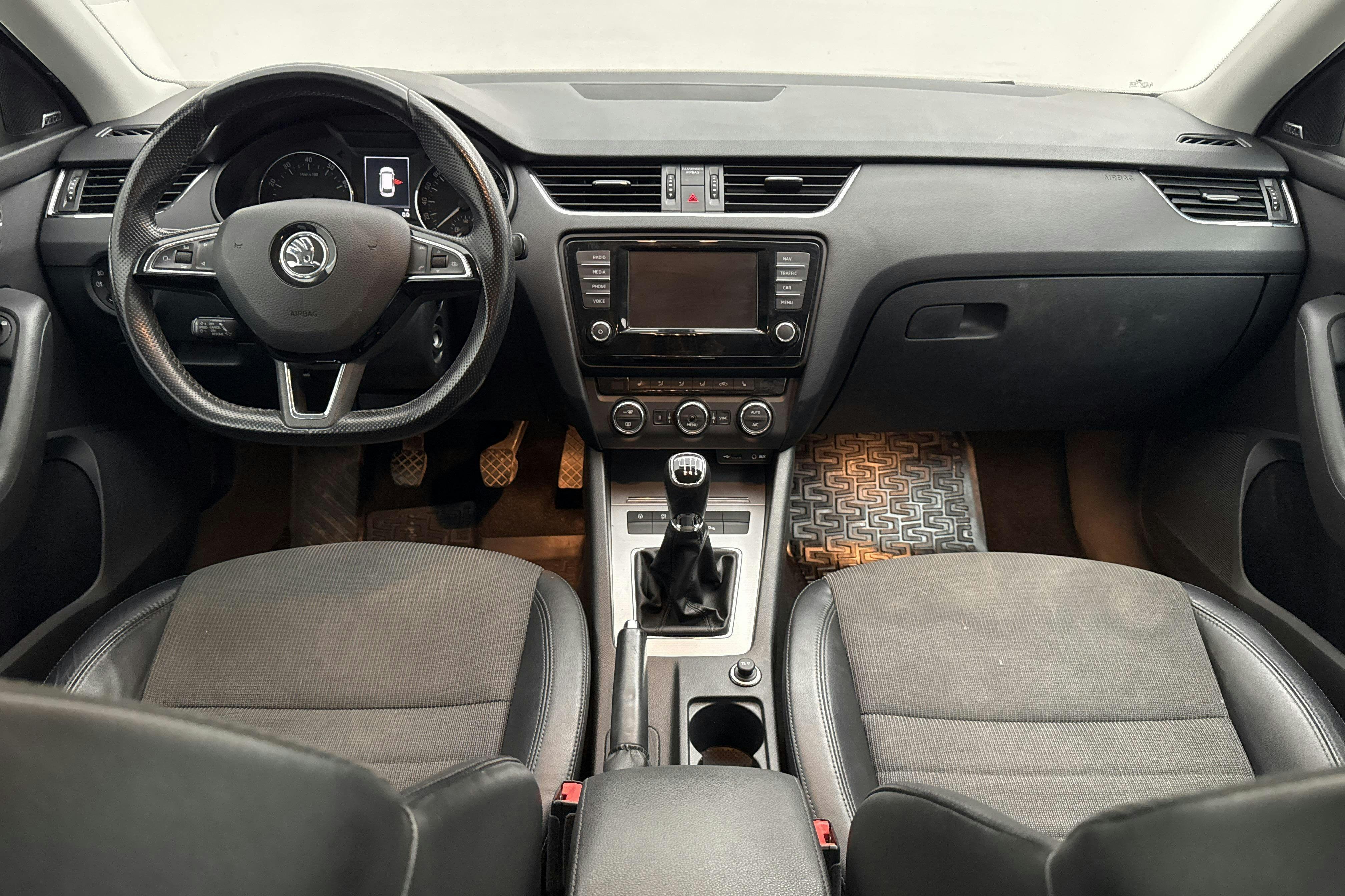Vehicle Image 6