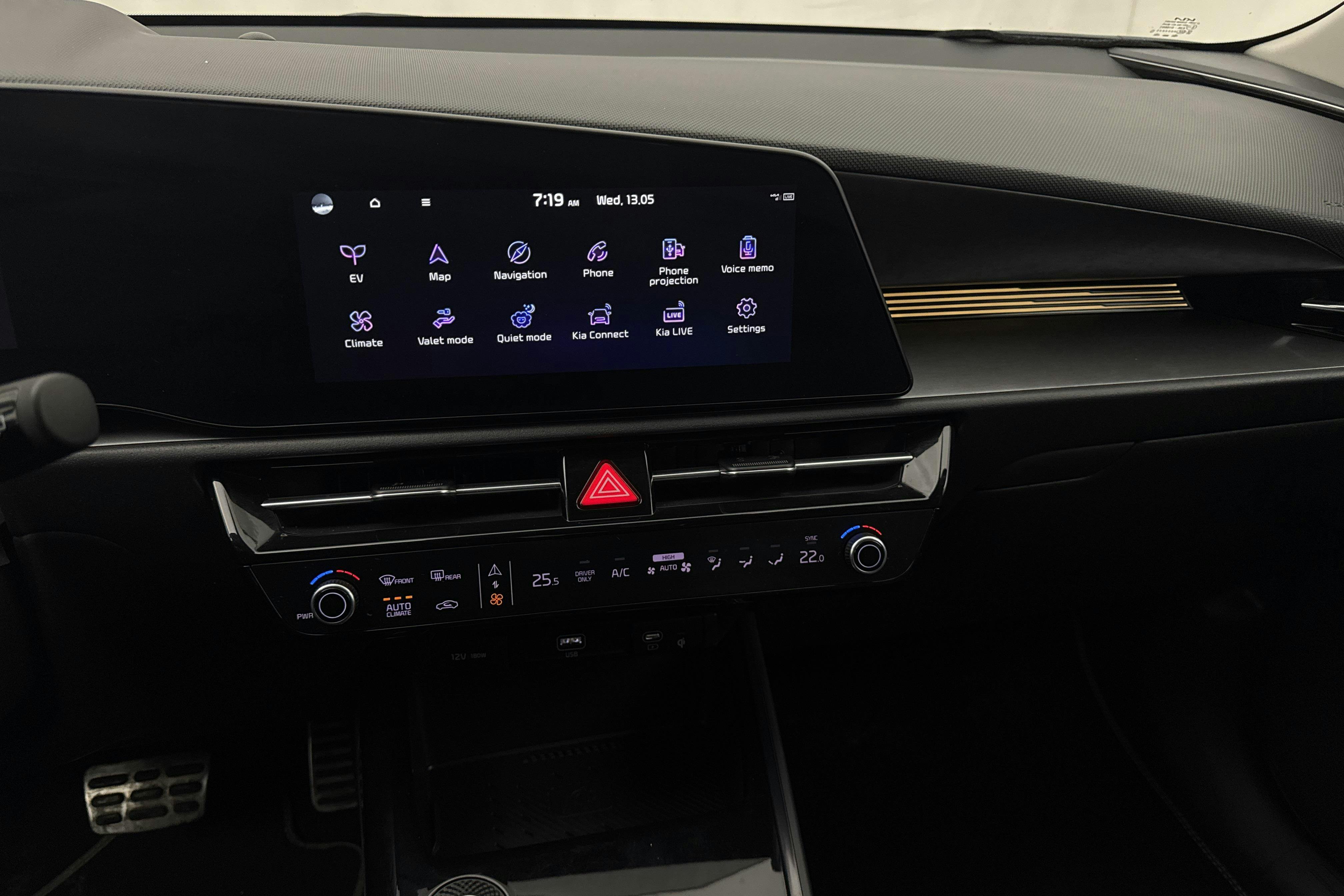Vehicle Image 14