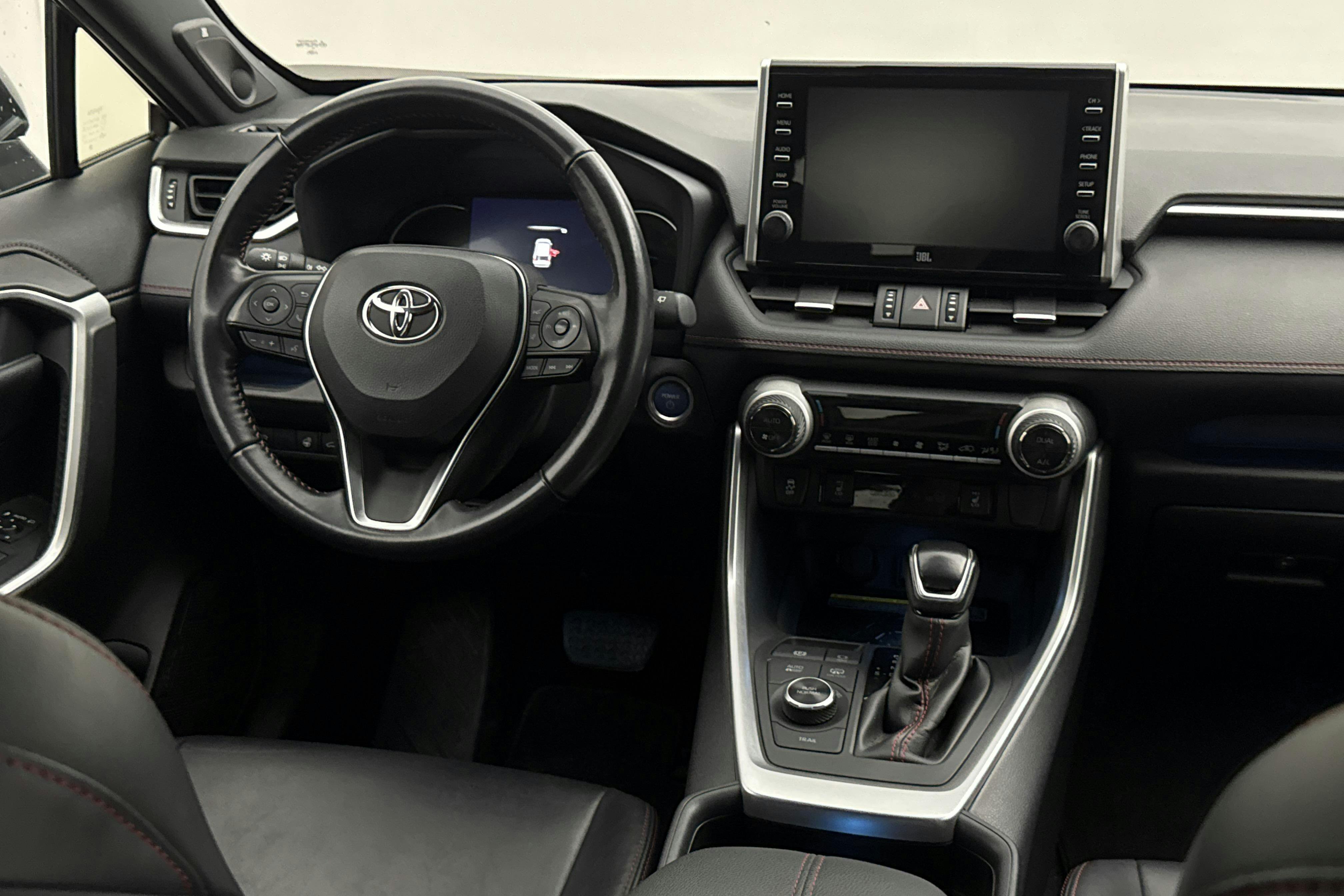 Vehicle Image 13