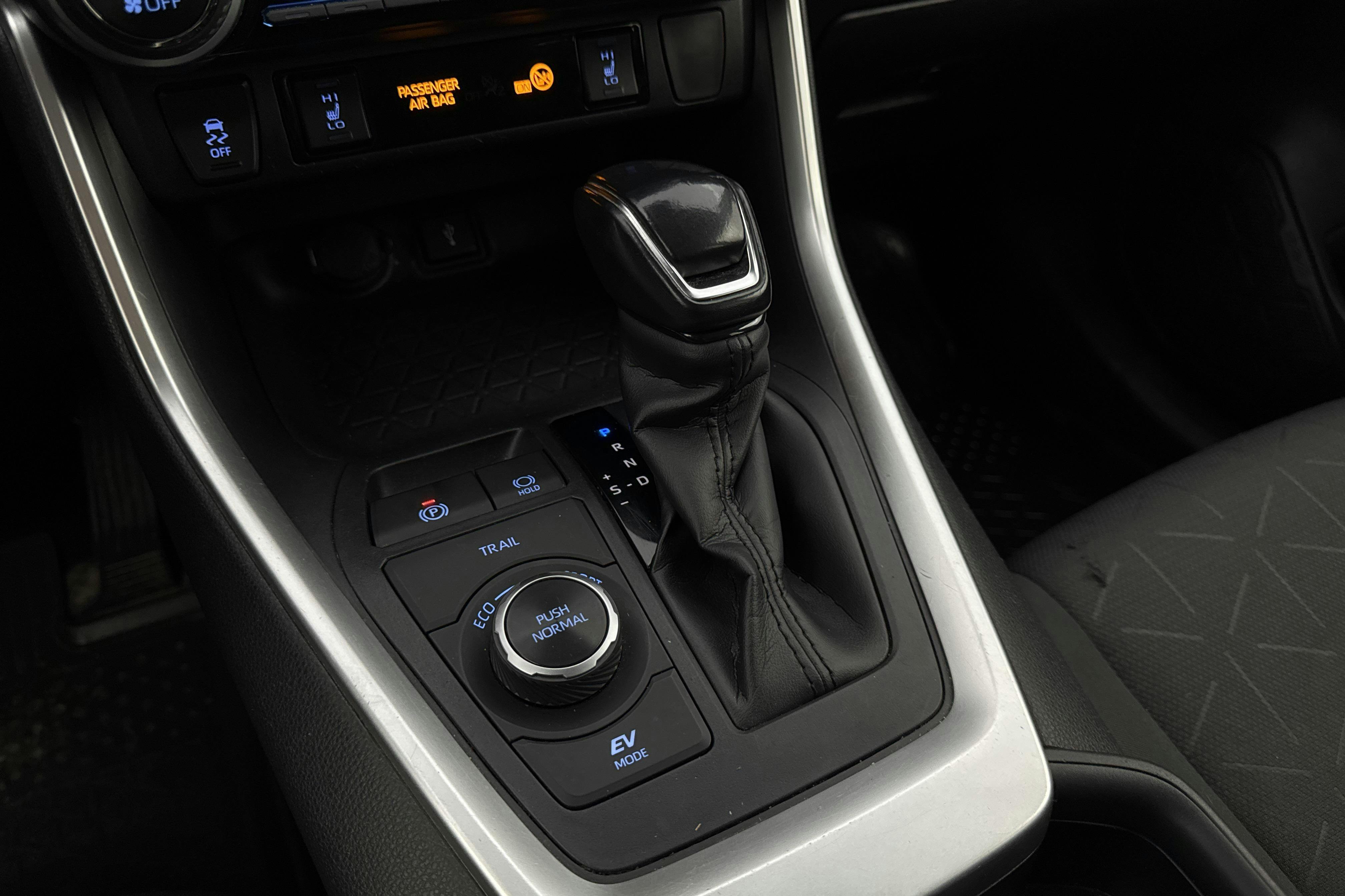 Vehicle Image 16